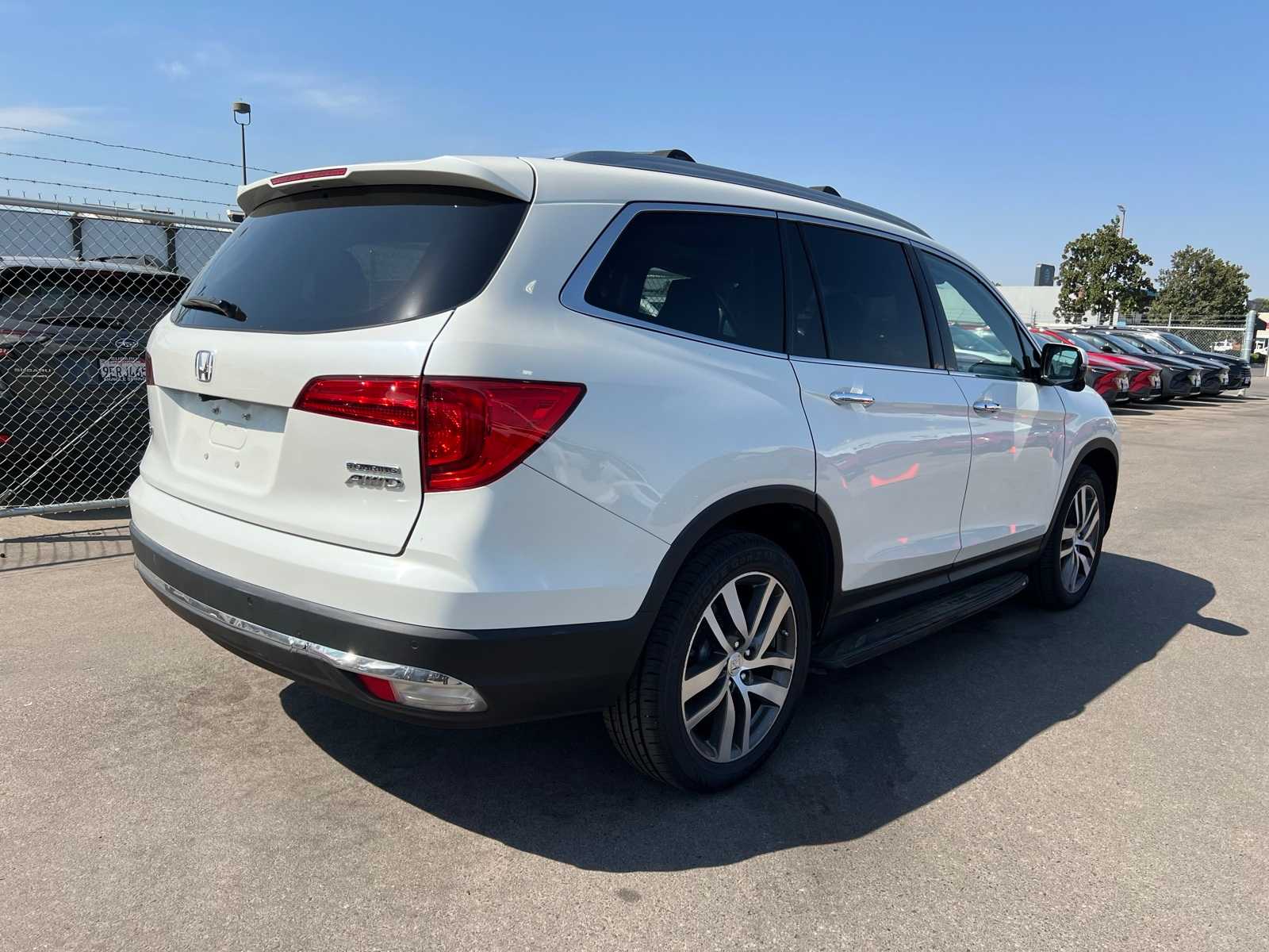 Thumbnail: 2018 Honda Pilot - 9