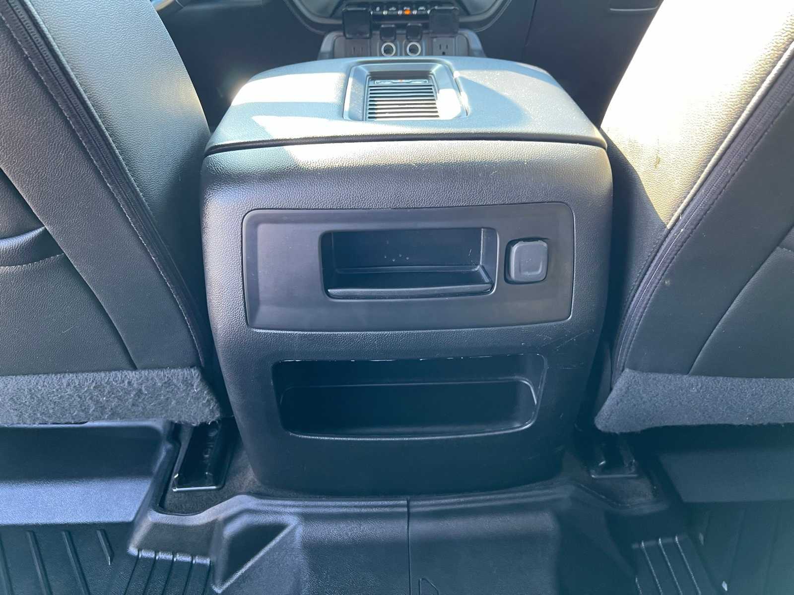 Thumbnail: 2018 Chevrolet Silverado 1500 - 31