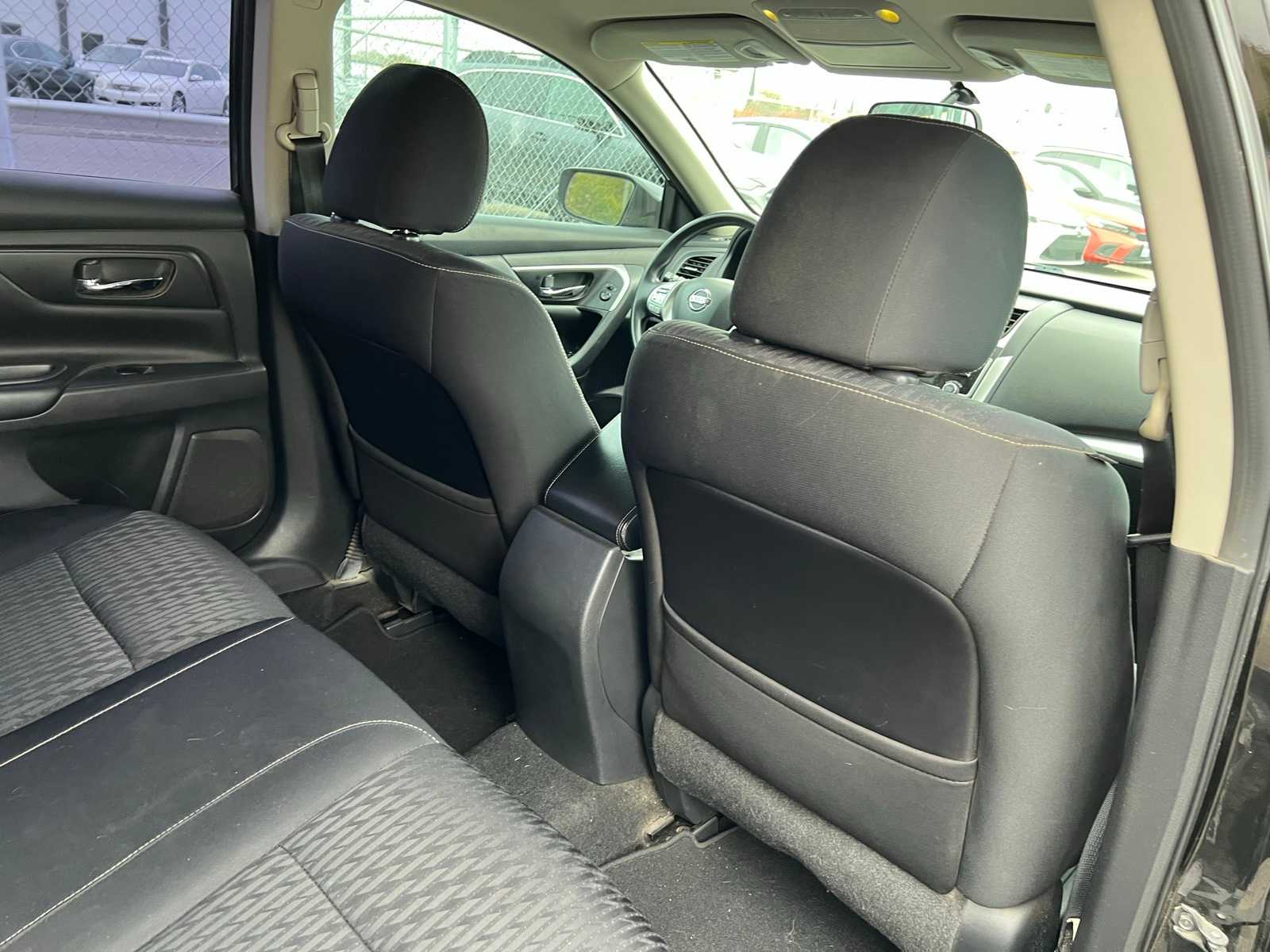 Thumbnail: 2017 Nissan Altima - 21