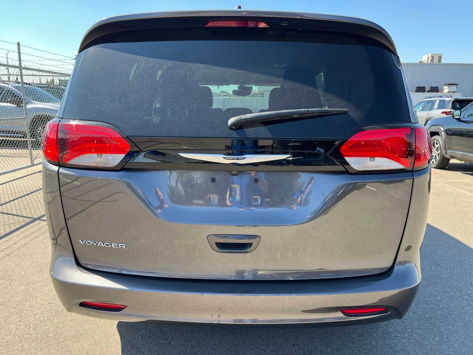 Thumbnail: 2023 Chrysler Voyager - 4