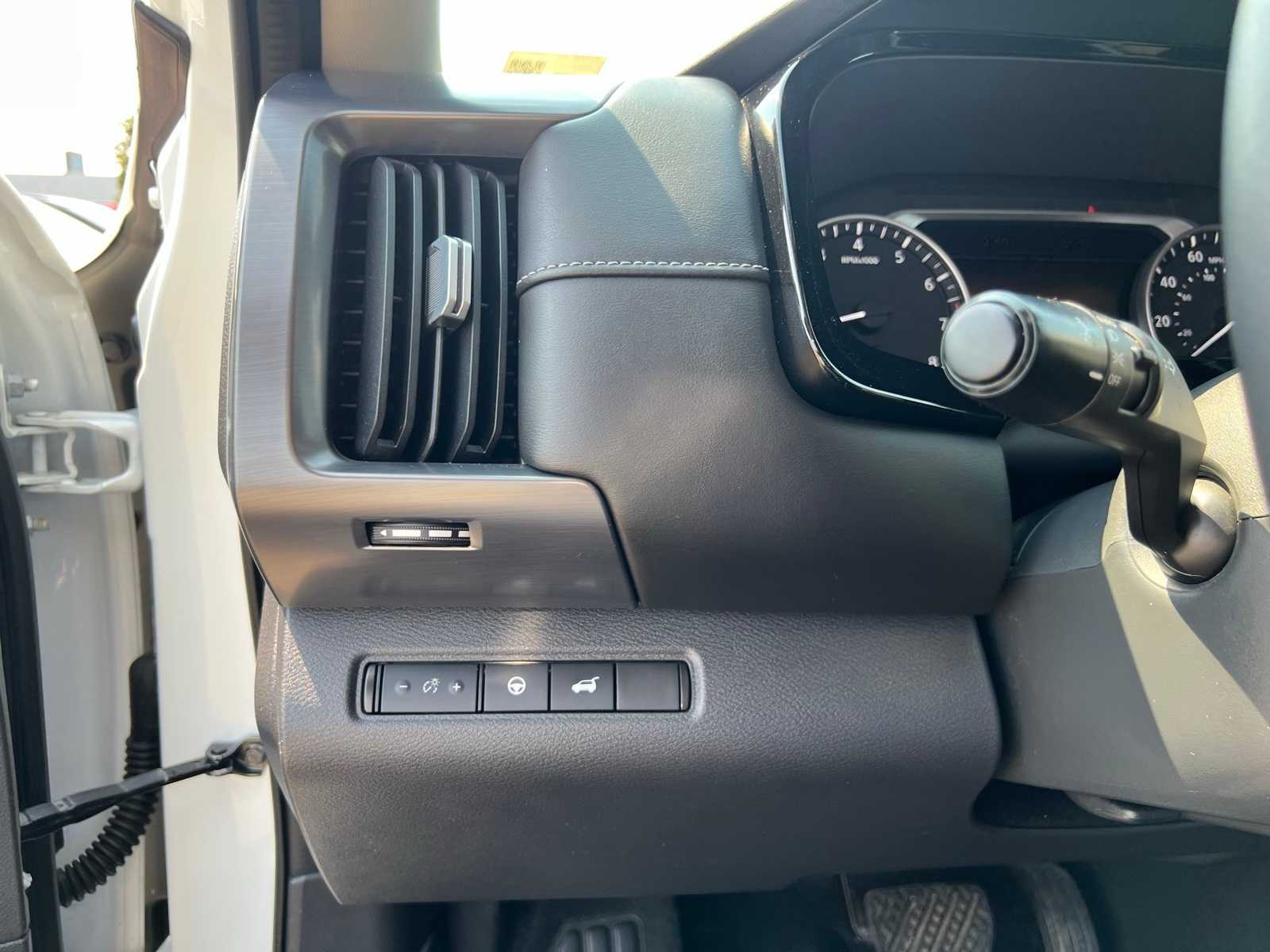 Thumbnail: 2022 Nissan Pathfinder - 33