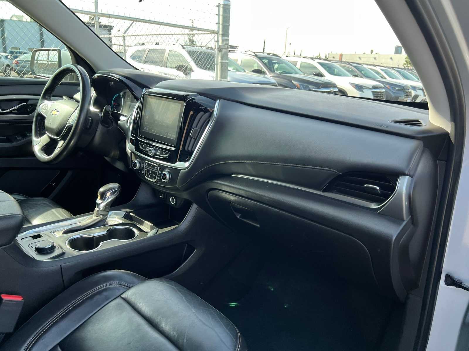 Thumbnail: 2021 Chevrolet Traverse - 25