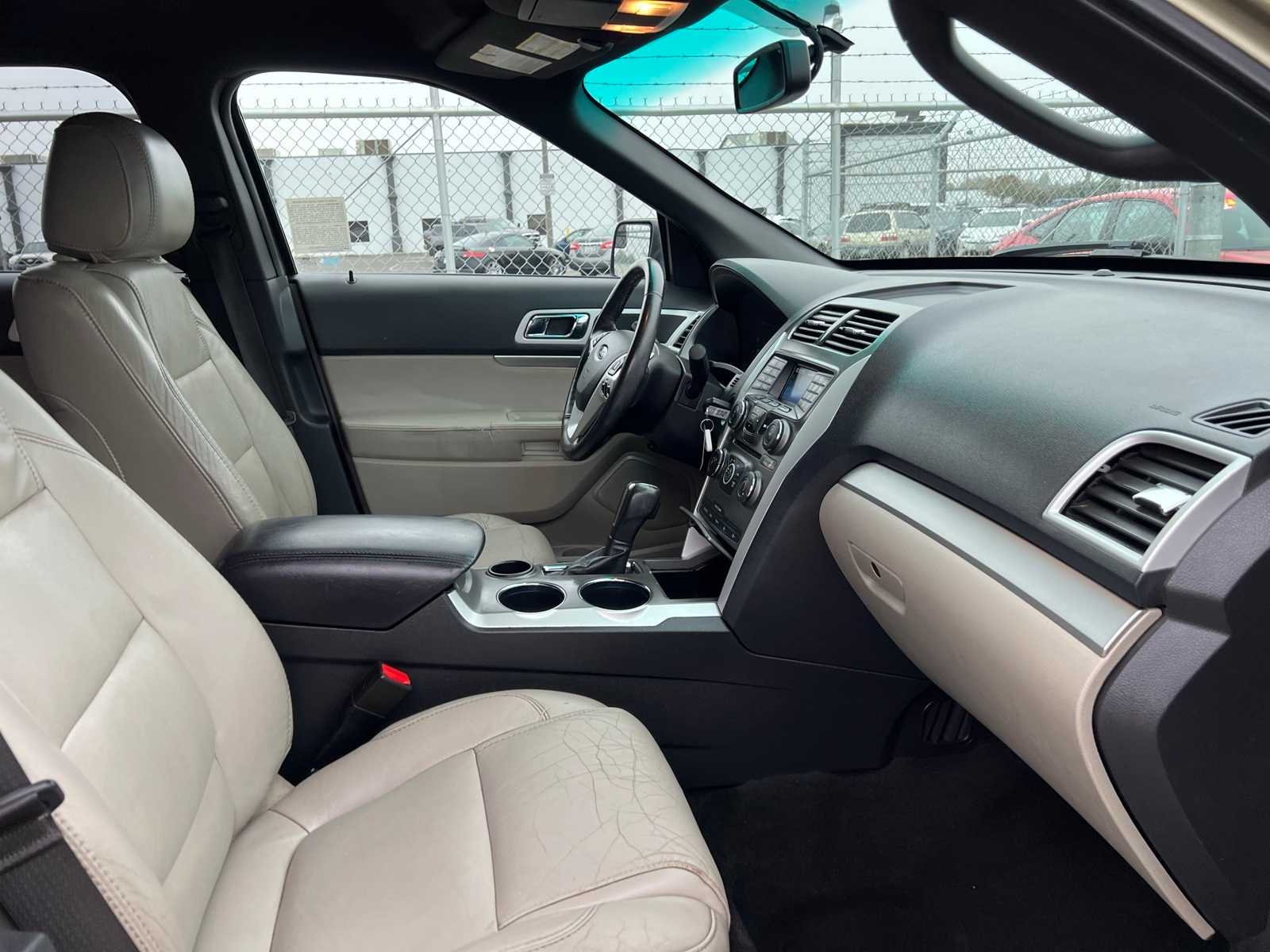 Thumbnail: 2012 Ford Explorer - 26