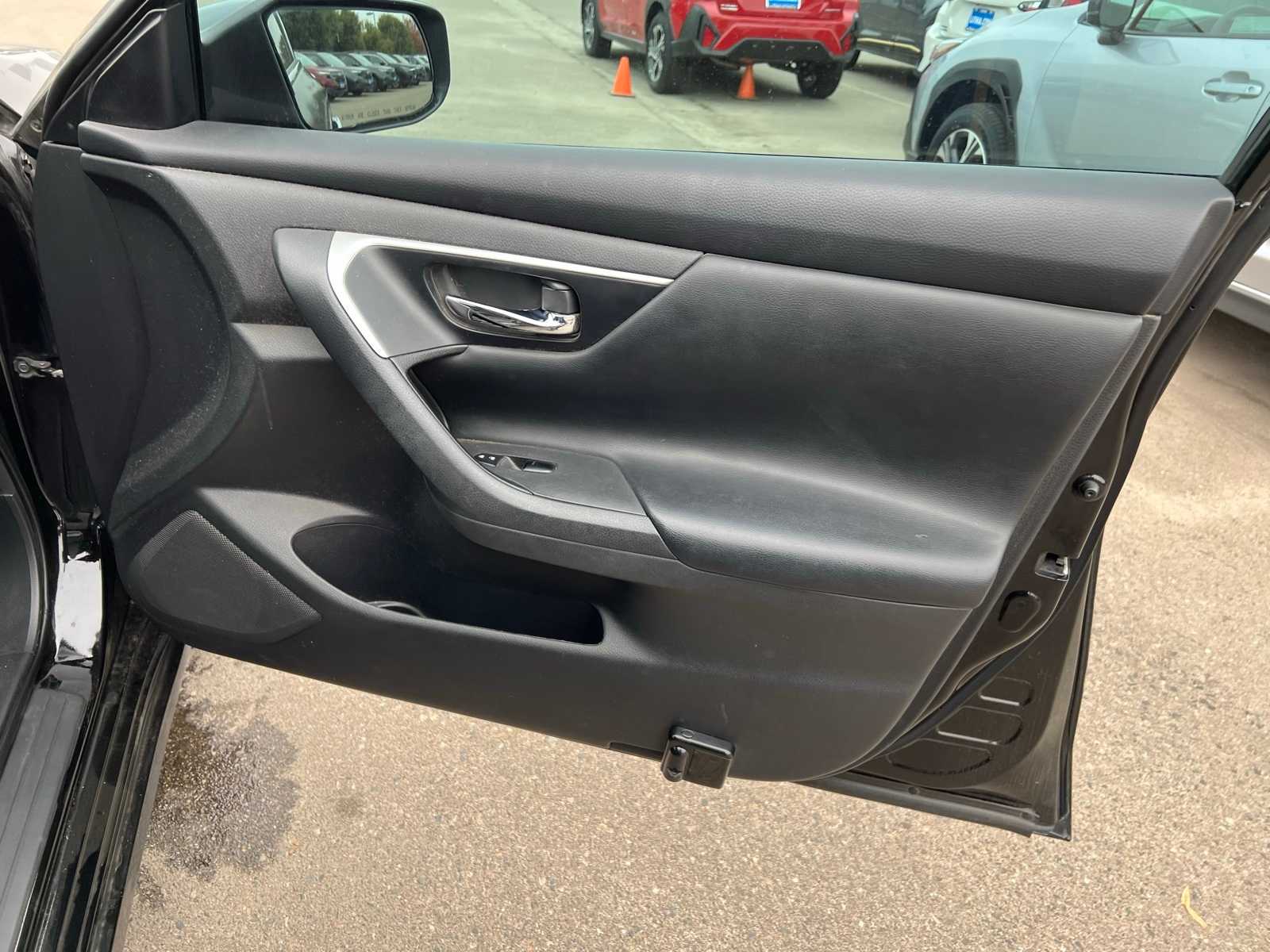 Thumbnail: 2017 Nissan Altima - 27