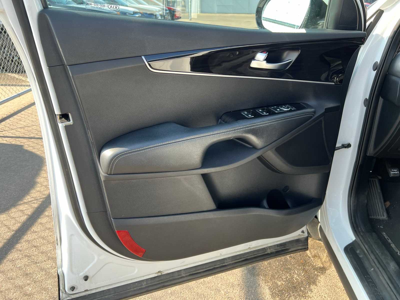 Thumbnail: 2019 Kia Sorento - 16