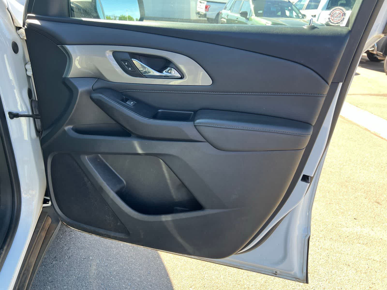 Thumbnail: 2023 Chevrolet Traverse - 28