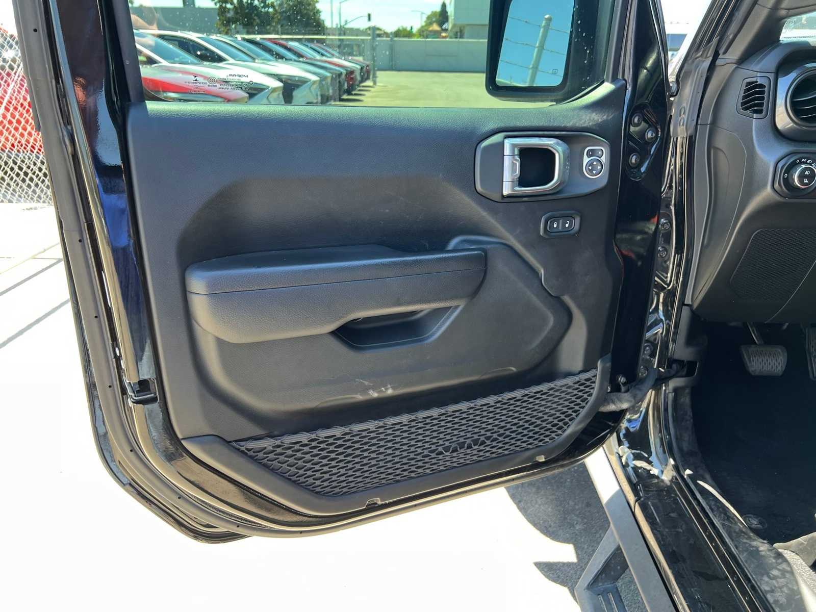 Thumbnail: 2022 Jeep Gladiator - 13
