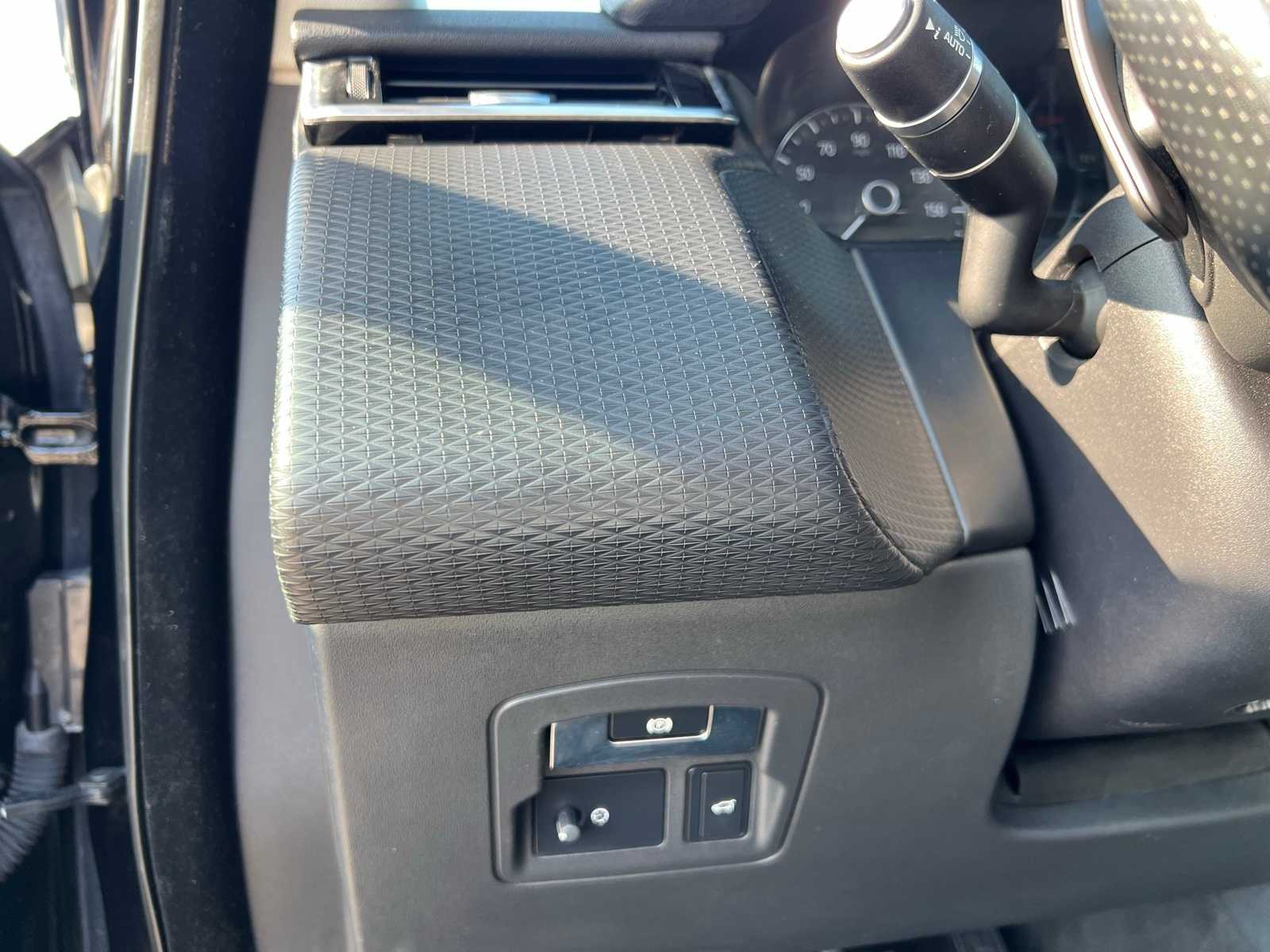 Thumbnail: 2020 Land Rover Range Rover Velar - 33