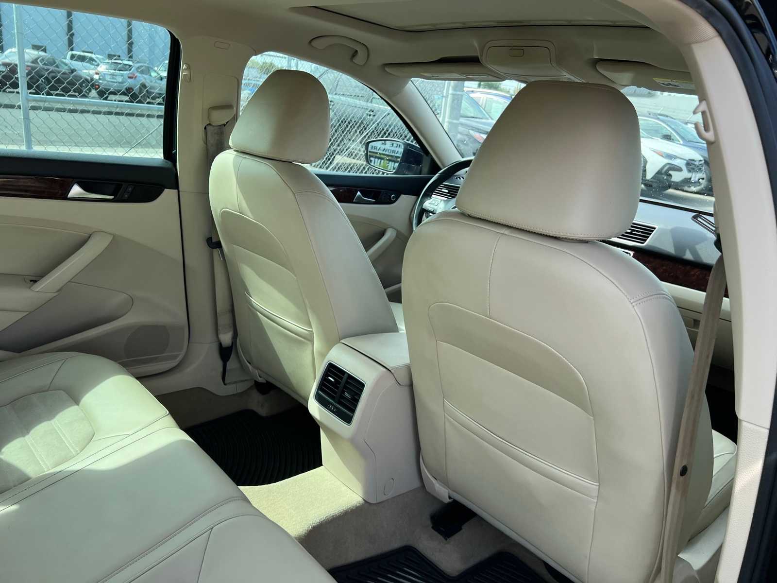 Thumbnail: 2013 Volkswagen Passat - 22
