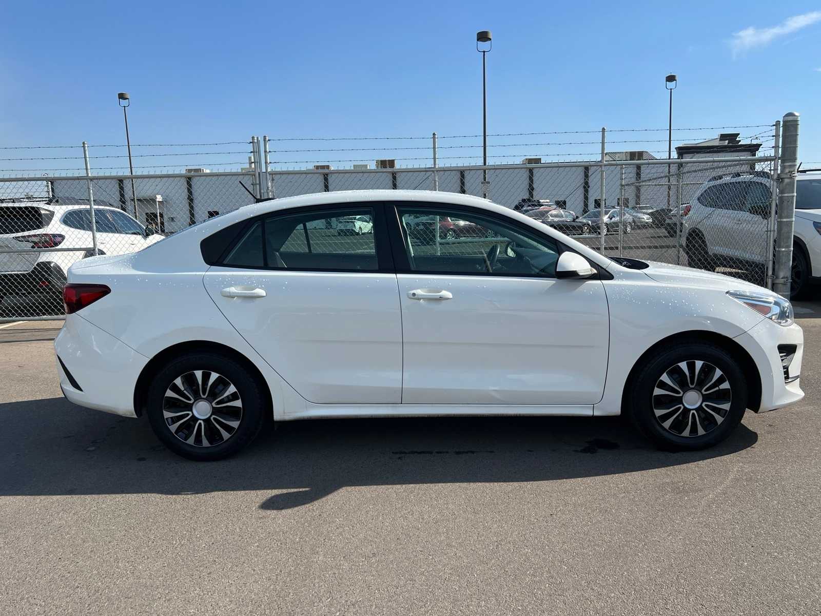 Thumbnail: 2021 Kia Rio - 9