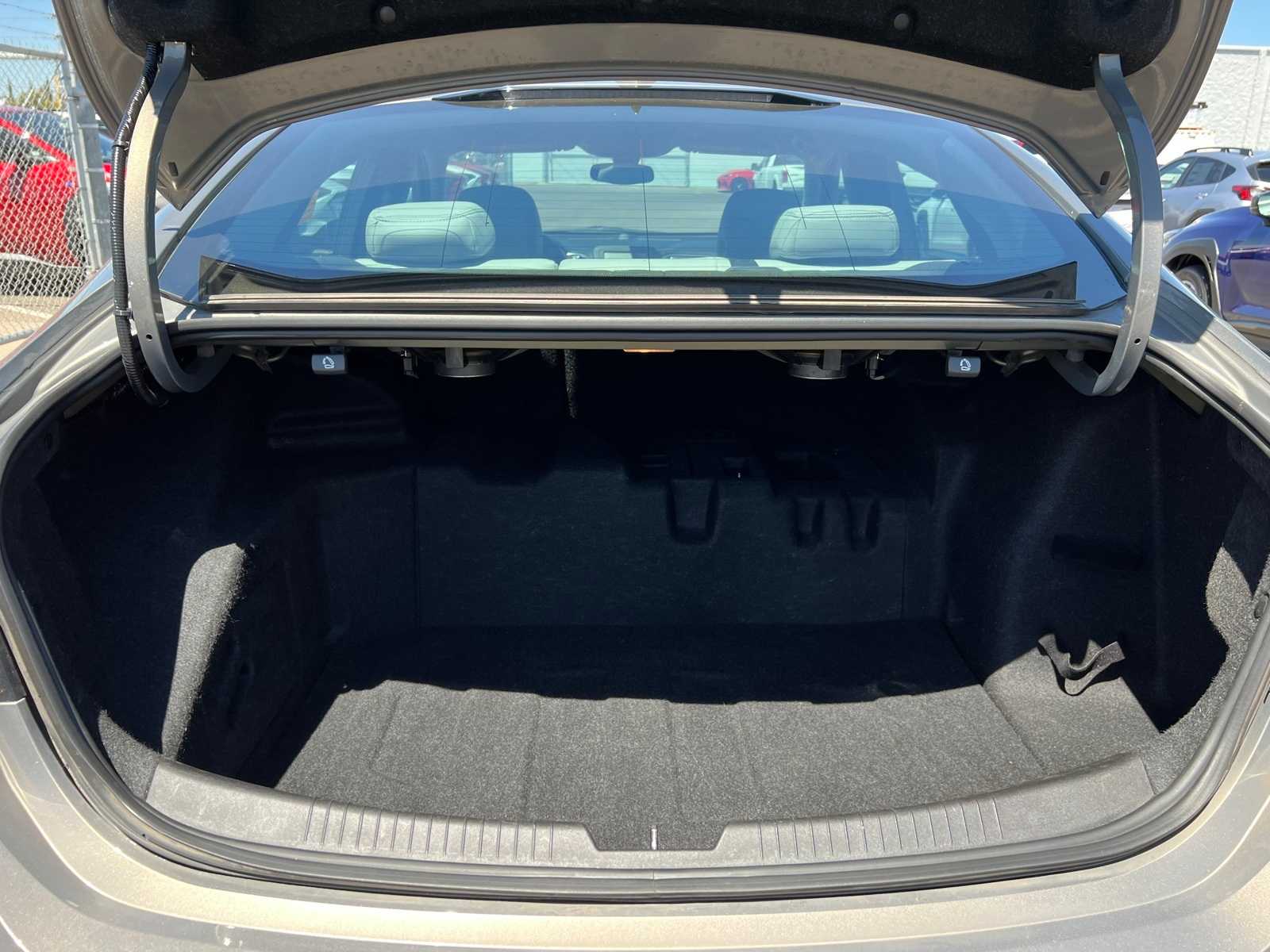 Thumbnail: 2017 Chevrolet Malibu - 8
