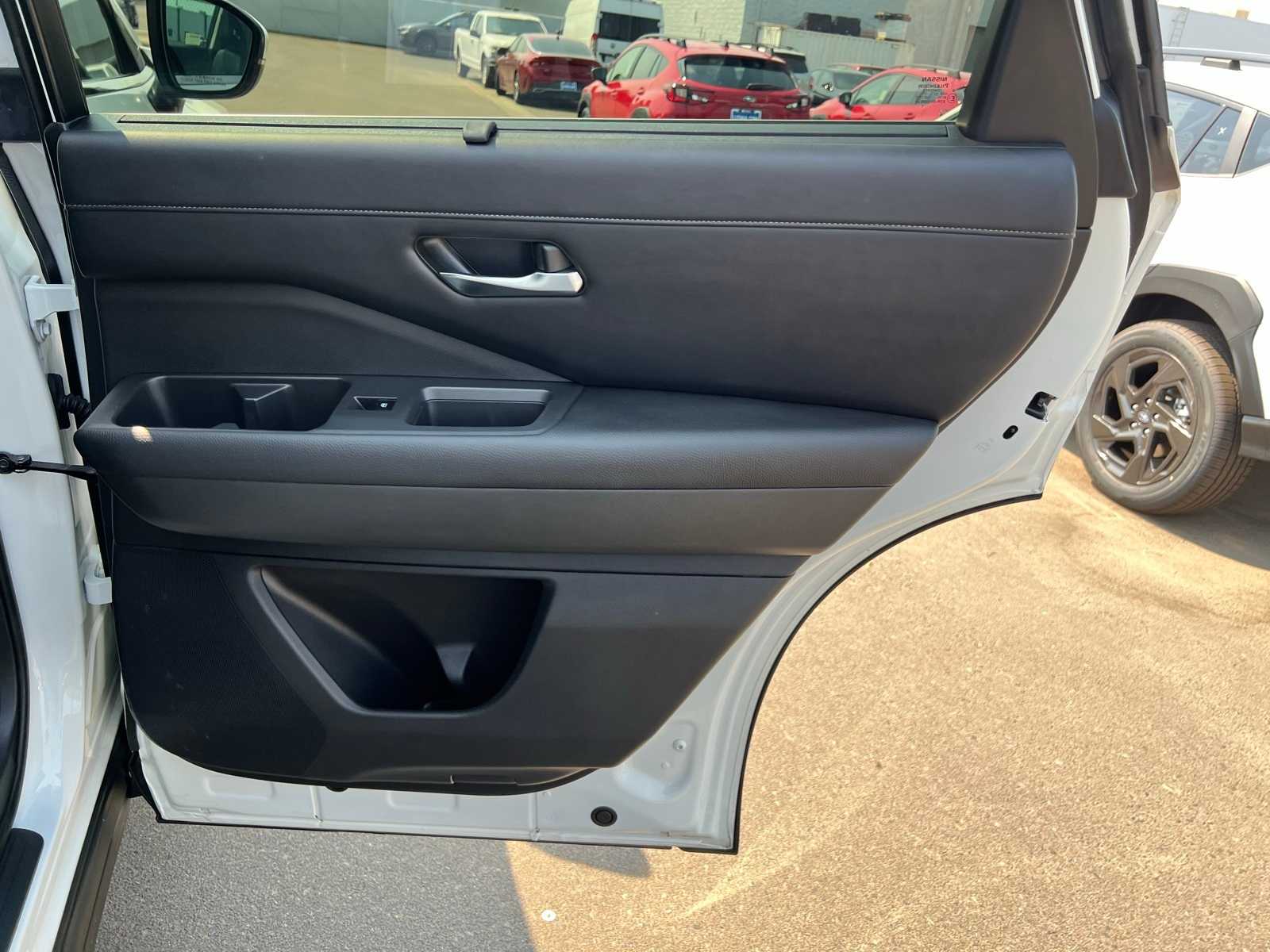 Thumbnail: 2022 Nissan Pathfinder - 24