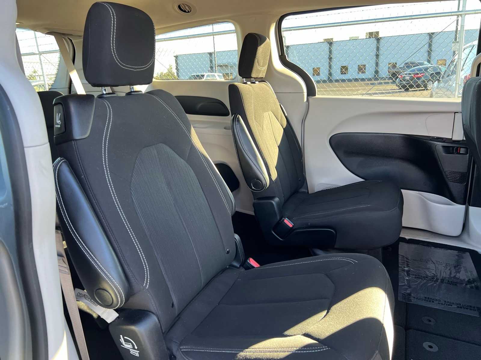 Thumbnail: 2023 Chrysler Voyager - 22