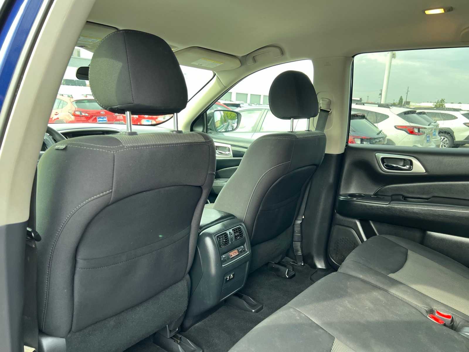 Thumbnail: 2020 Nissan Pathfinder - 17