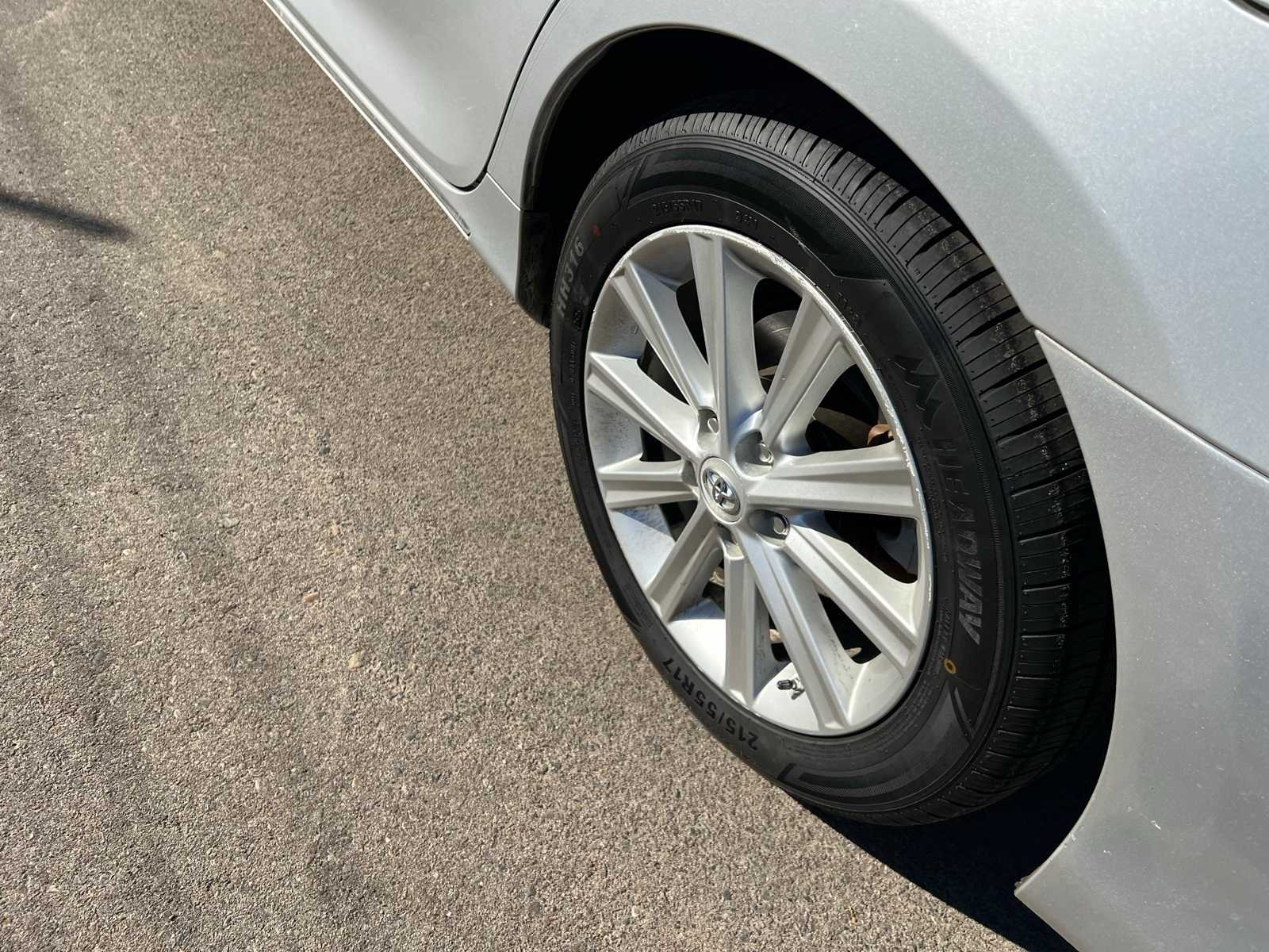Thumbnail: 2012 Toyota Camry - 17