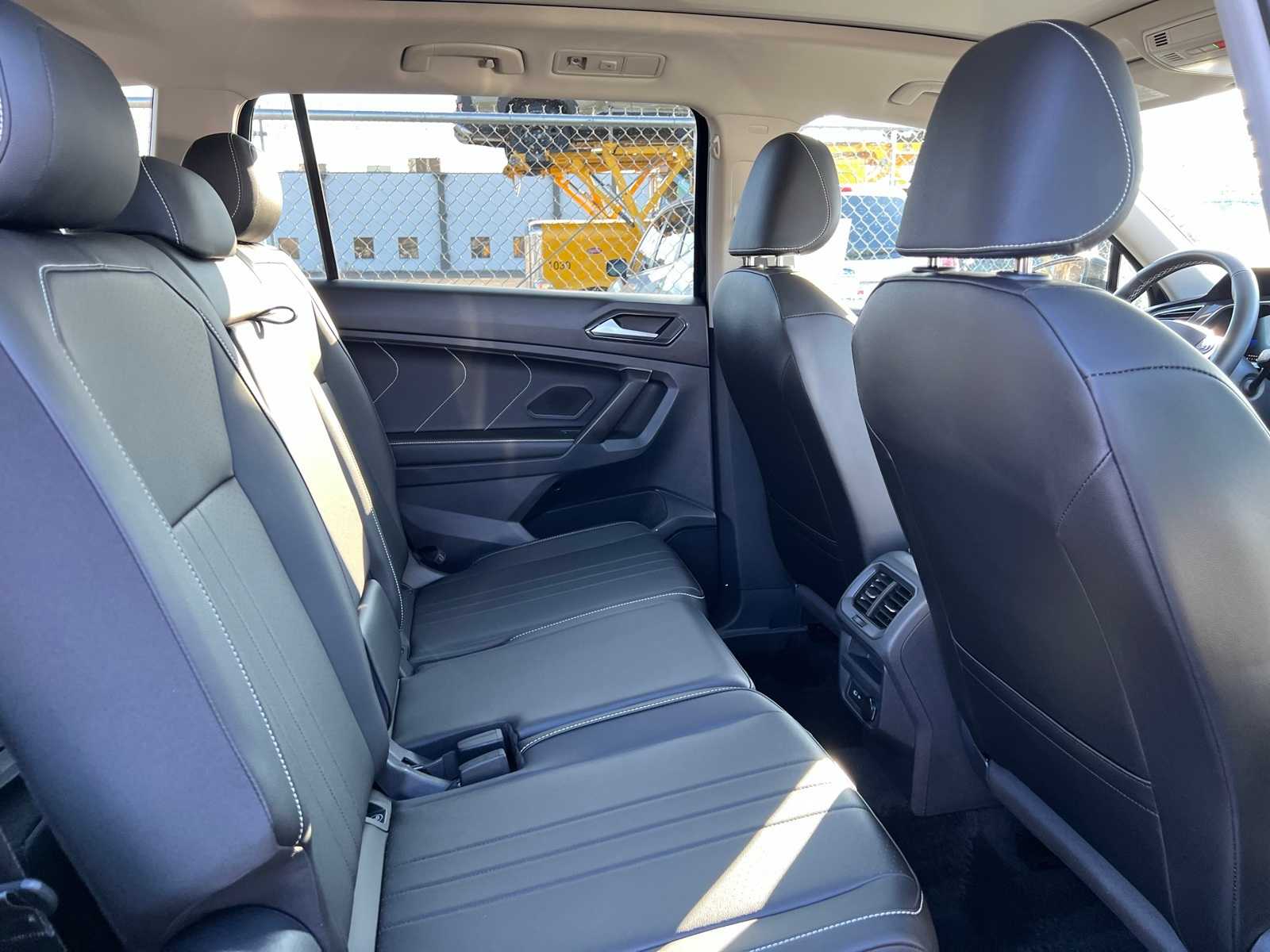 Thumbnail: 2023 Volkswagen Tiguan - 22