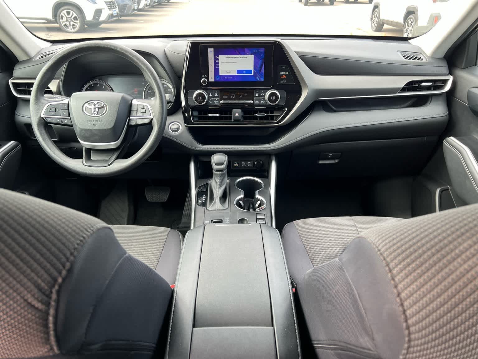 Thumbnail: 2023 Toyota Highlander - 28