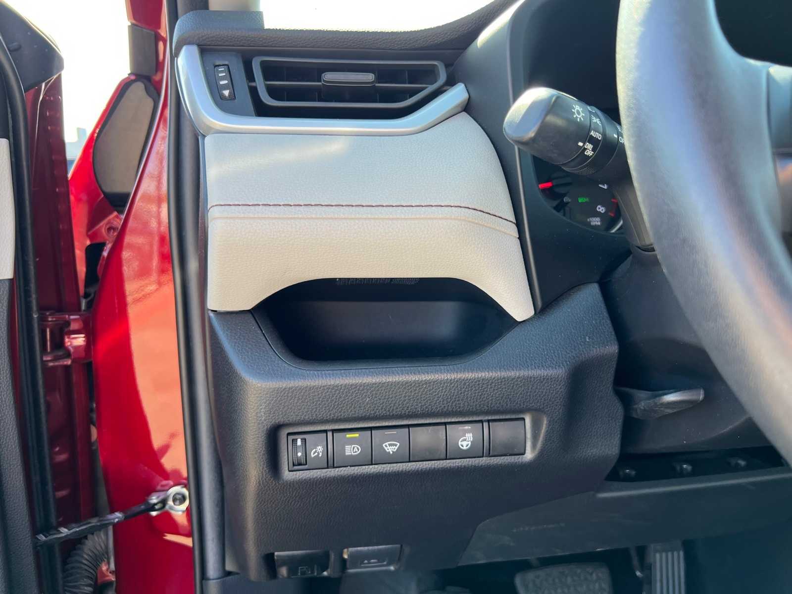 Thumbnail: 2021 Toyota RAV4 - 28