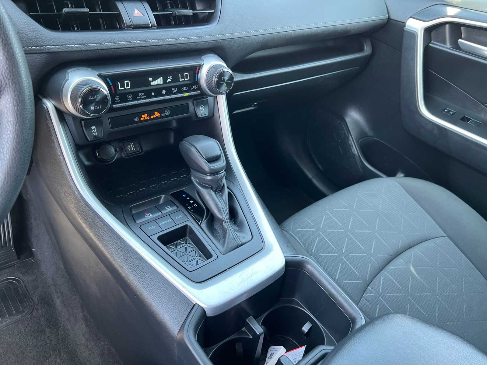 2023 Toyota RAV4 XLE 41