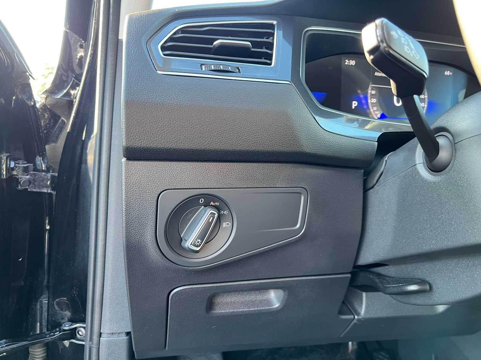 Thumbnail: 2023 Volkswagen Tiguan - 32