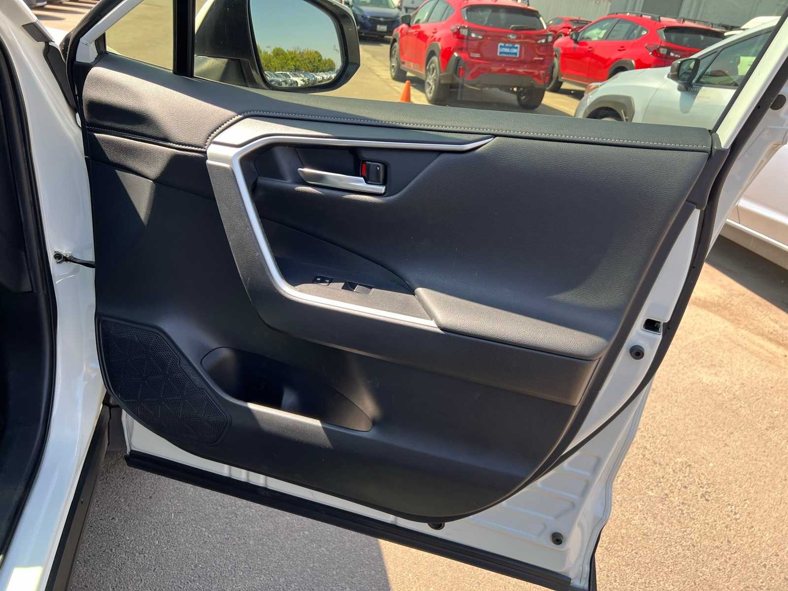 Thumbnail: 2021 Toyota RAV4 - 28