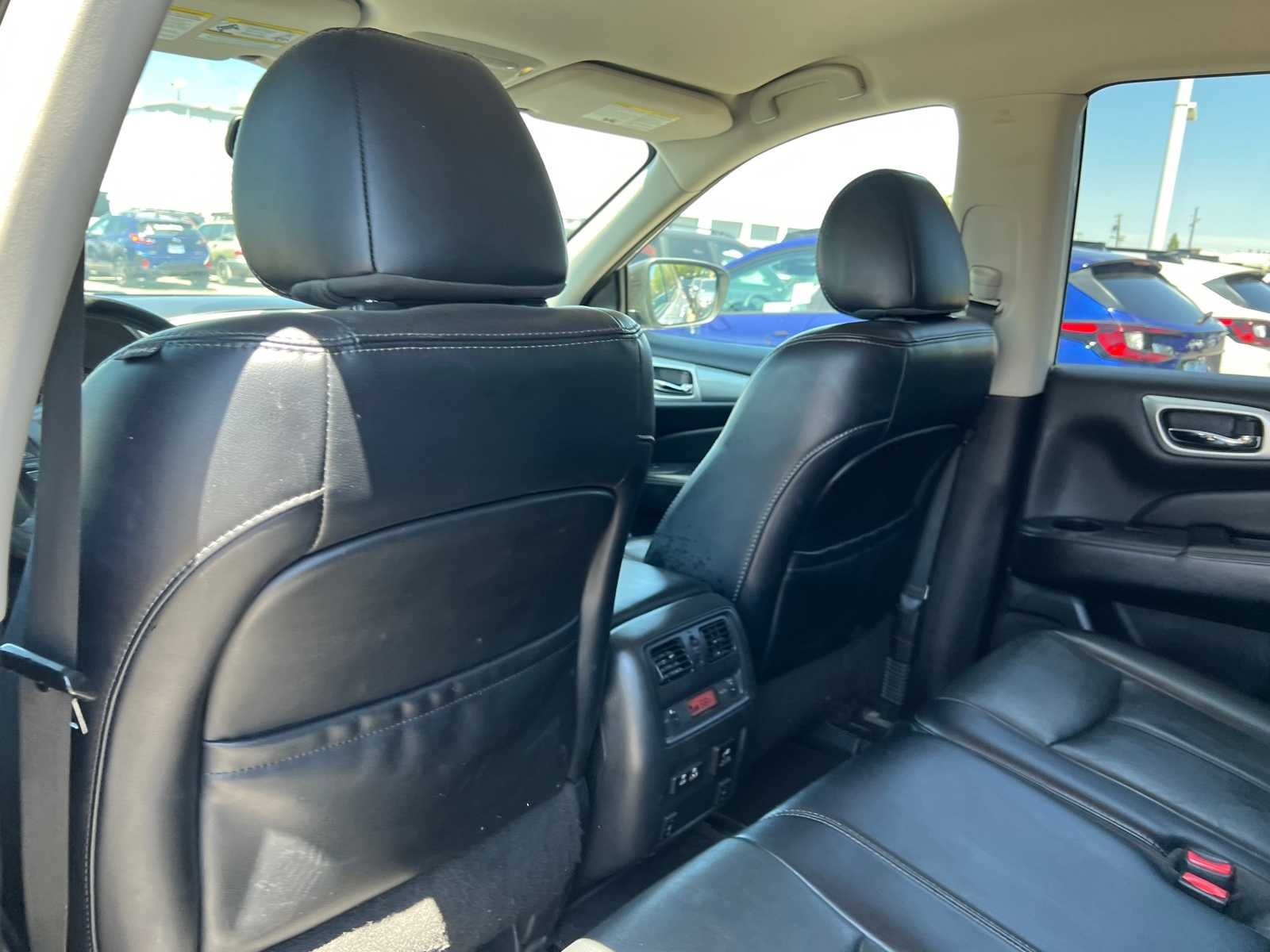 Thumbnail: 2019 Nissan Pathfinder - 18