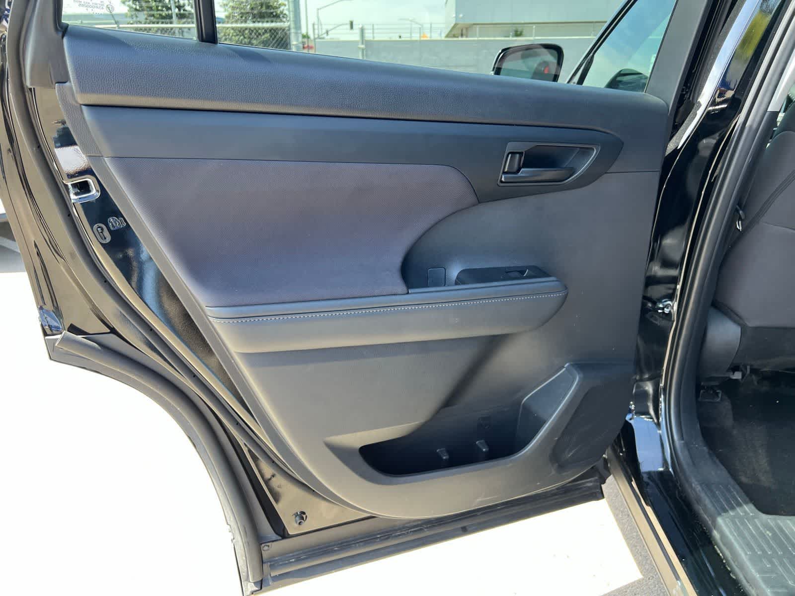 Thumbnail: 2025 Toyota Highlander - 20