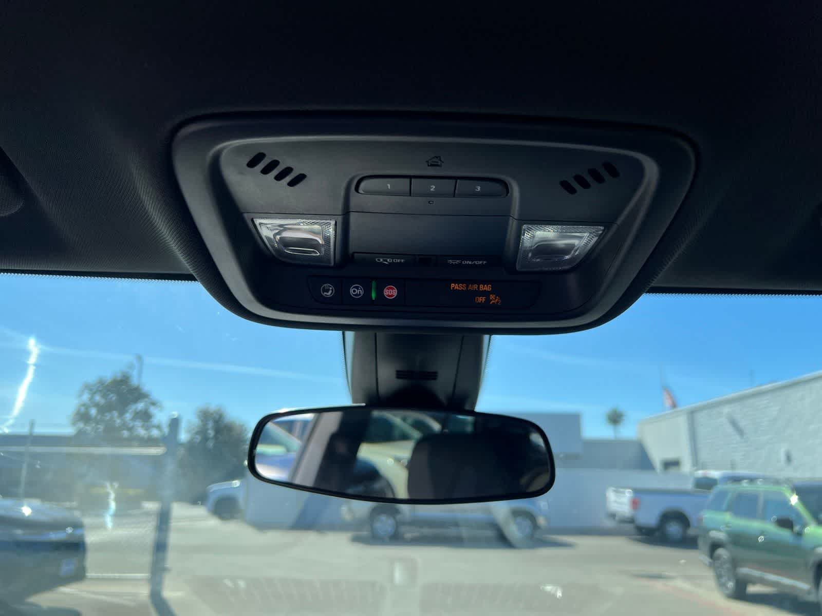 Thumbnail: 2023 Chevrolet Traverse - 33