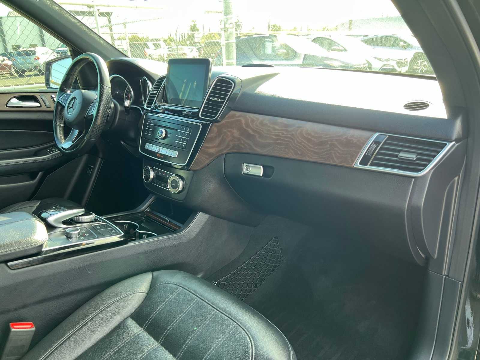Thumbnail: 2016 Mercedes-Benz GLE - 26