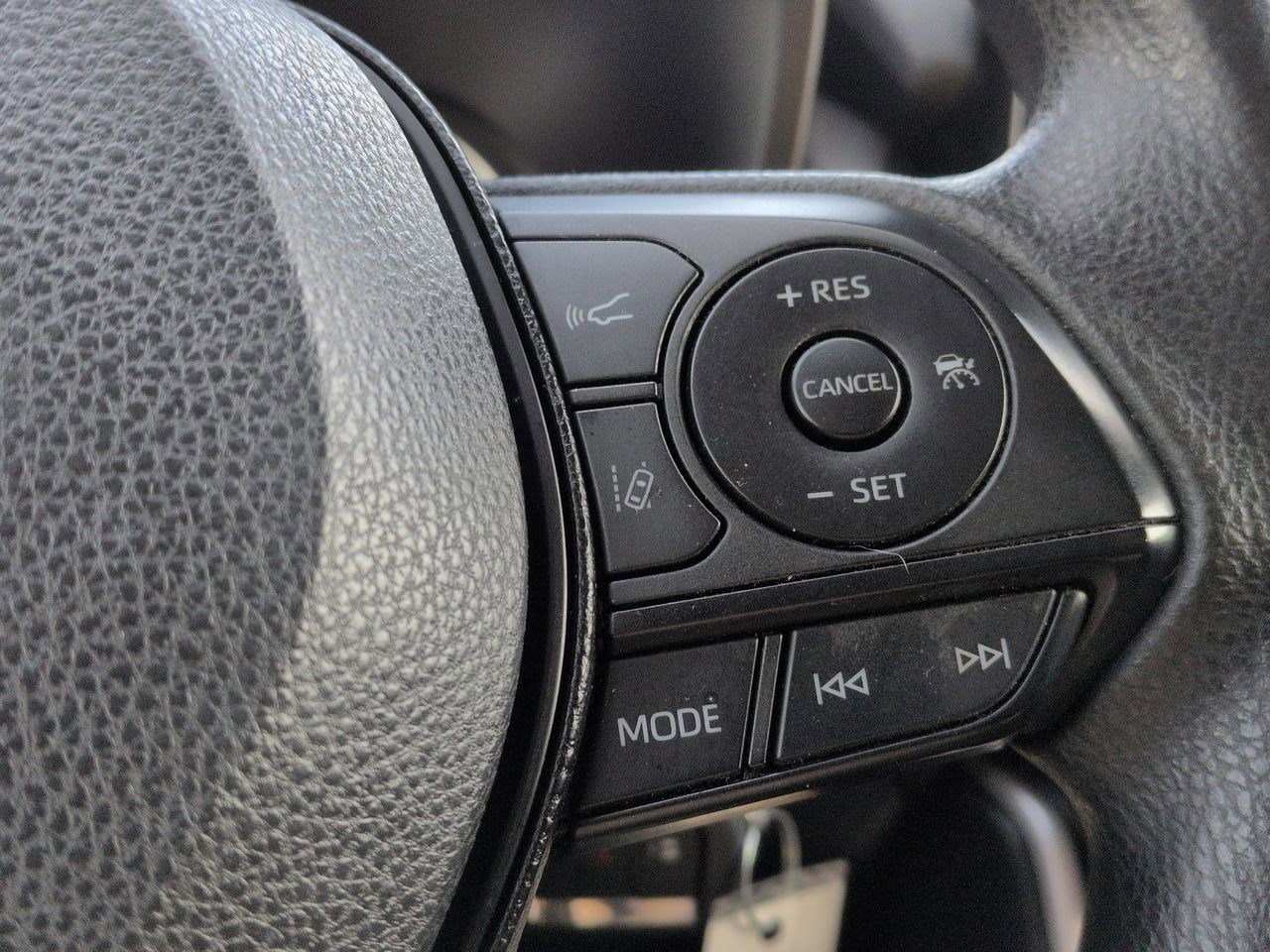 Thumbnail: 2019 Toyota RAV4 - 25