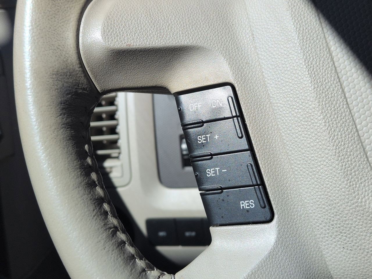 Thumbnail: 2011 Ford Escape - 25