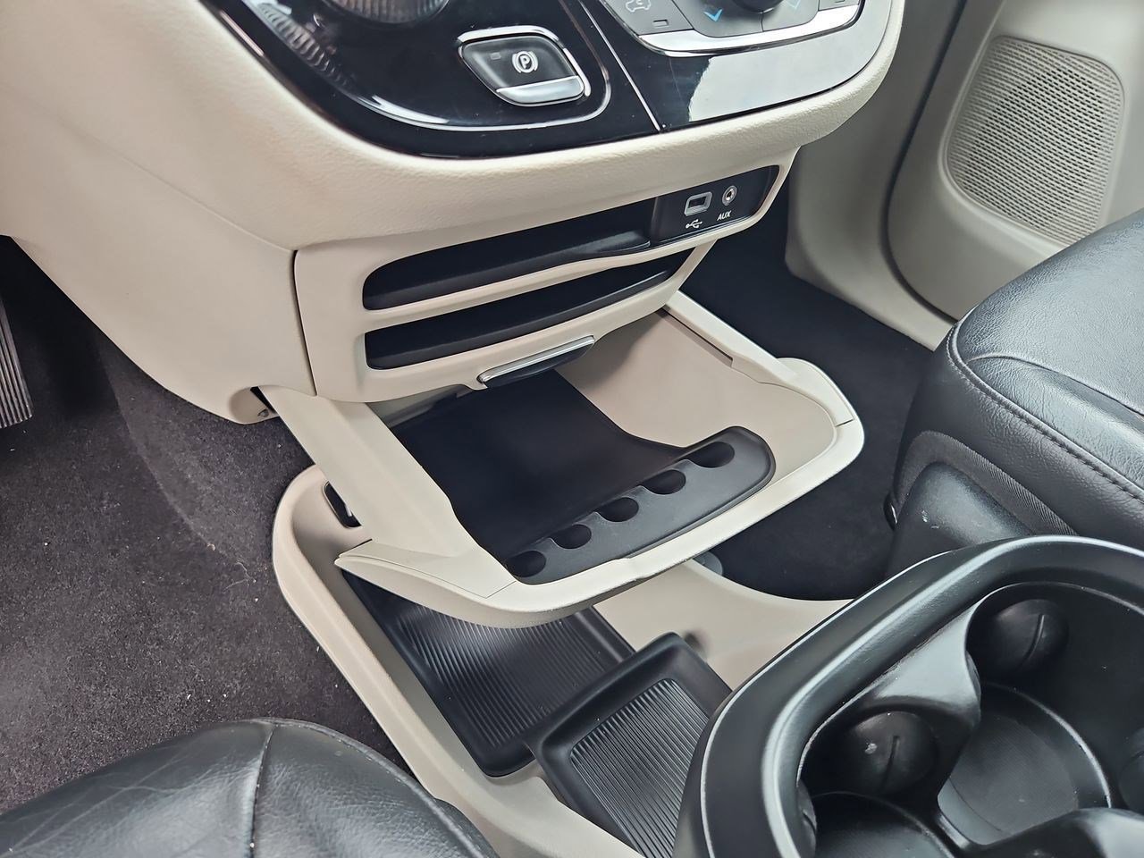 Thumbnail: 2020 Chrysler Pacifica - 43