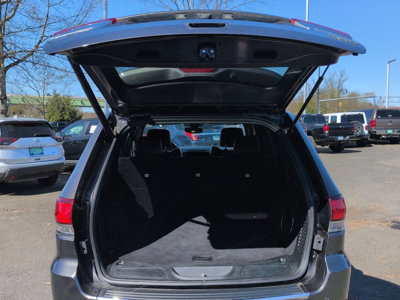 Thumbnail: 2020 Jeep Grand Cherokee - 35