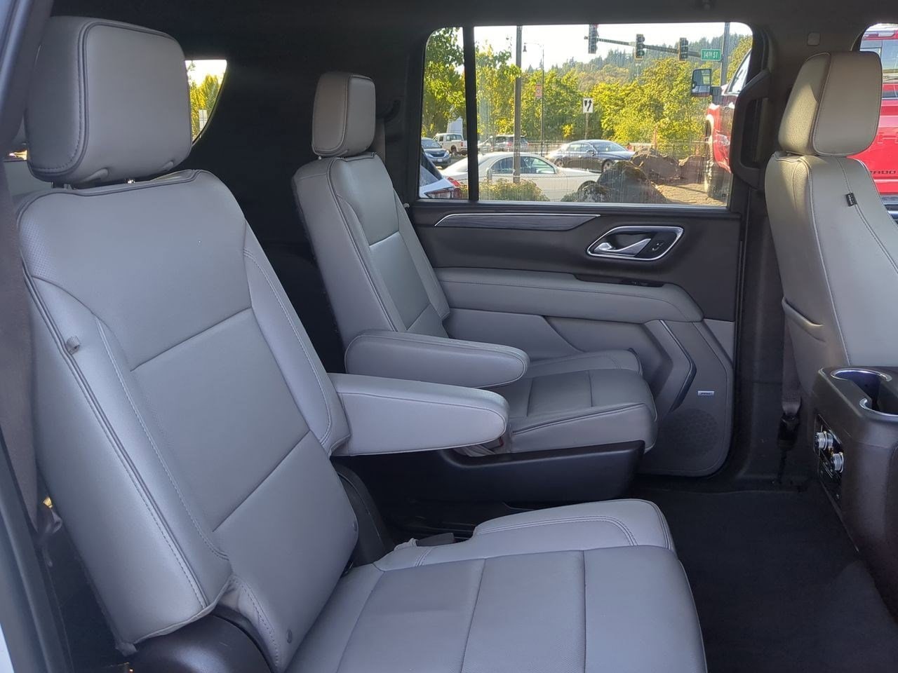 Thumbnail: 2023 GMC Yukon XL - 21