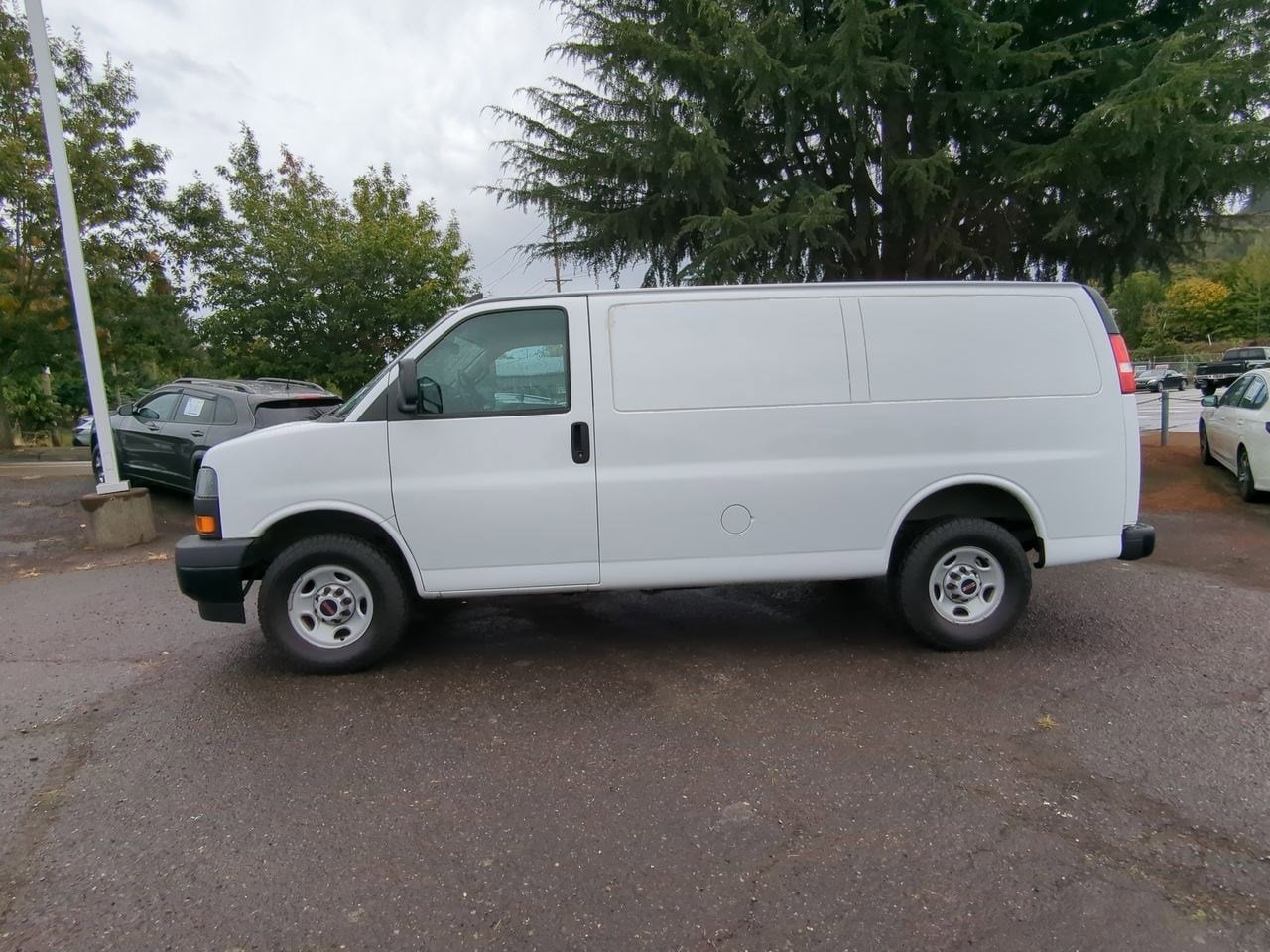 Thumbnail: 2020 GMC Savana - 11