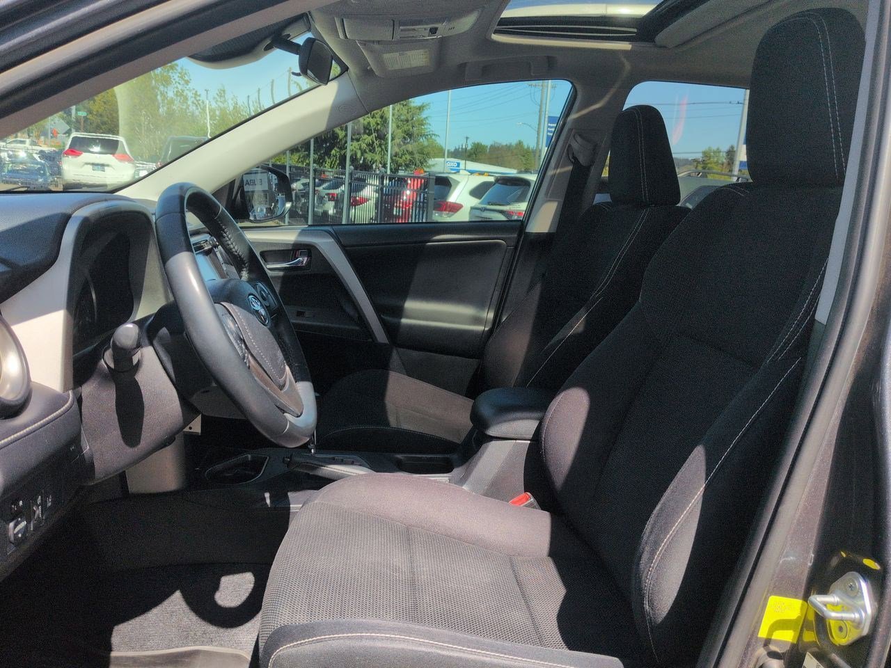 Thumbnail: 2017 Toyota RAV4 - 15