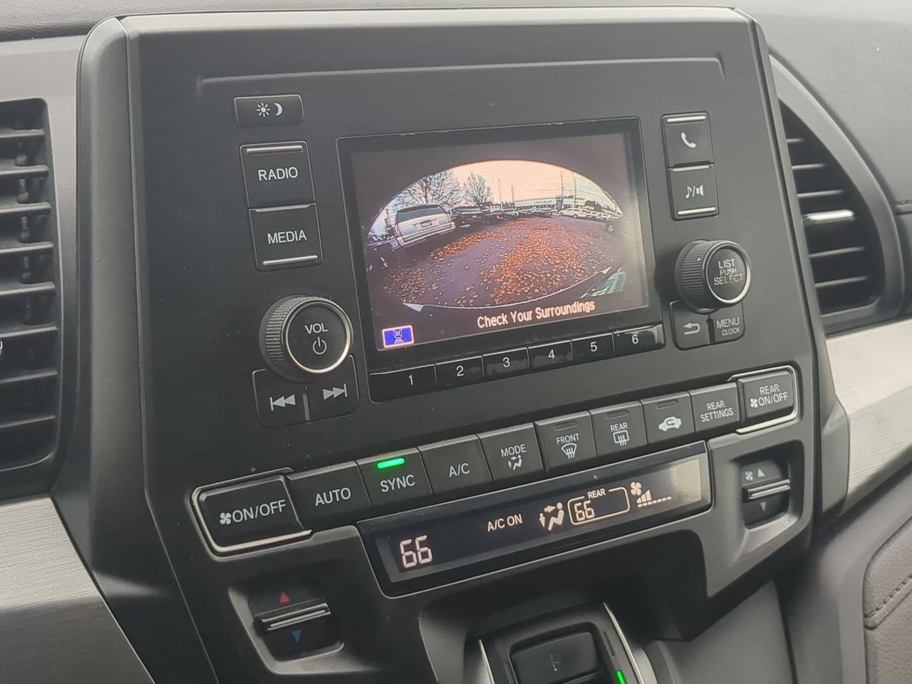 Thumbnail: 2018 Honda Odyssey - 29