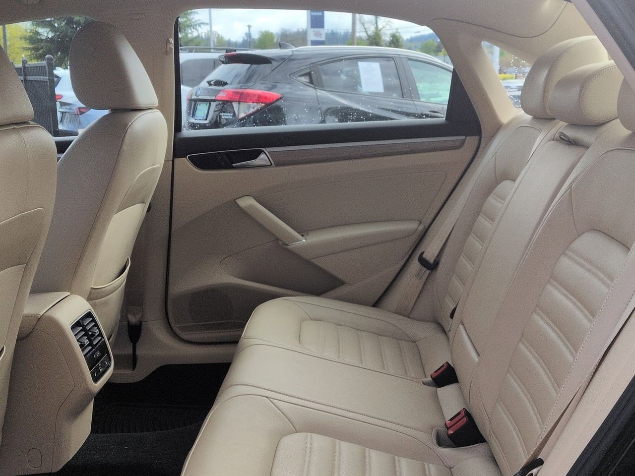 Thumbnail: 2017 Volkswagen Passat - 21