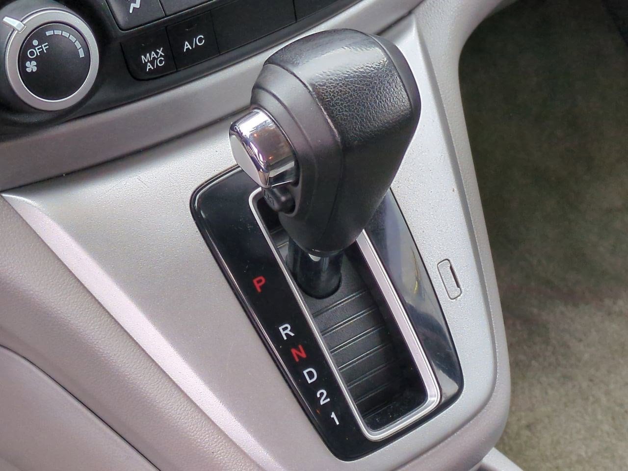 2014 Honda CR-V LX 32