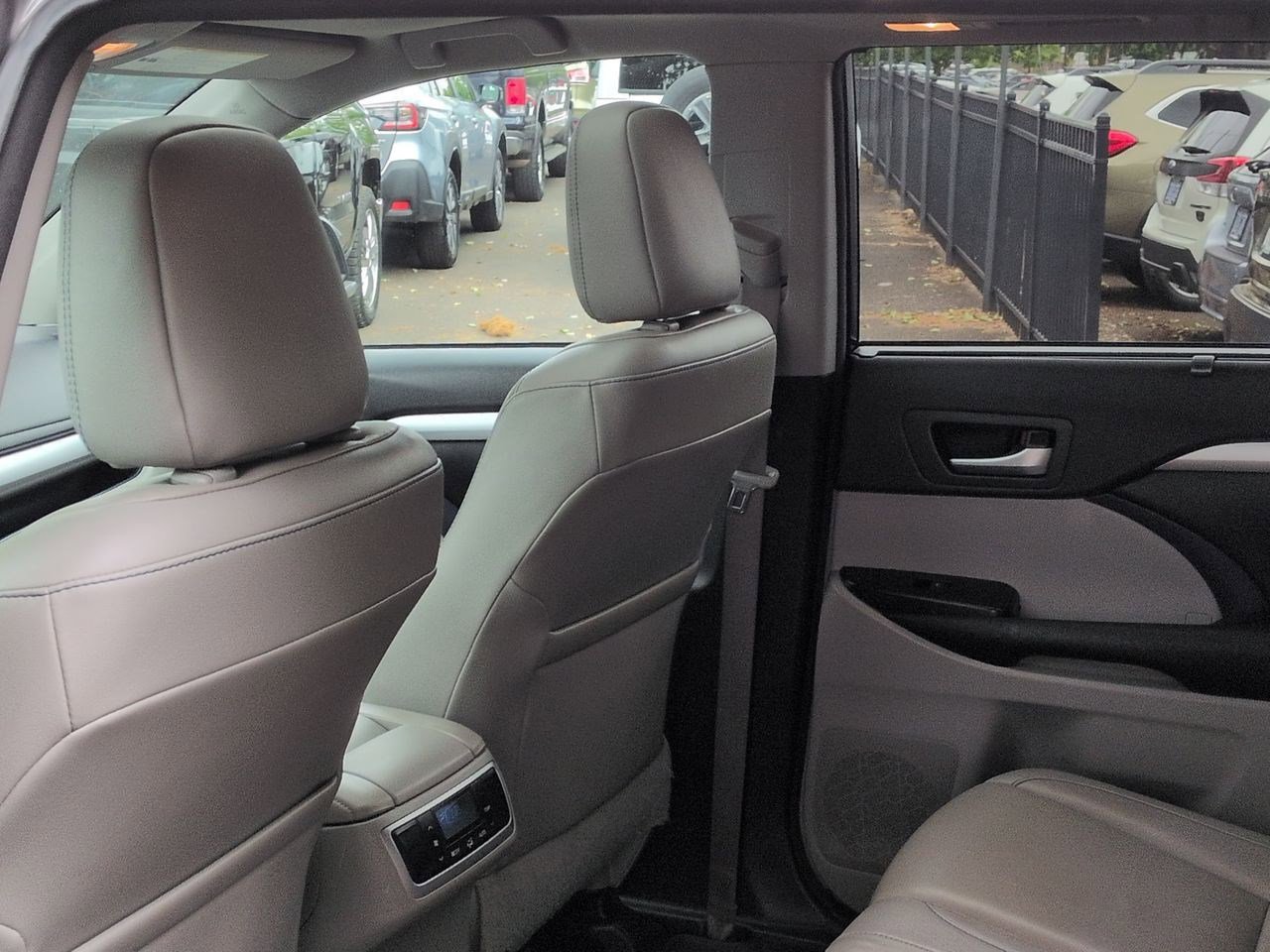 Thumbnail: 2017 Toyota Highlander - 19