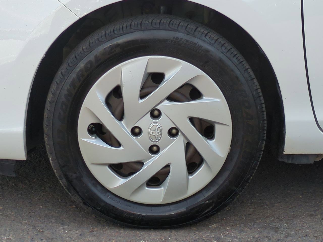 Thumbnail: 2016 Toyota Prius c - 13