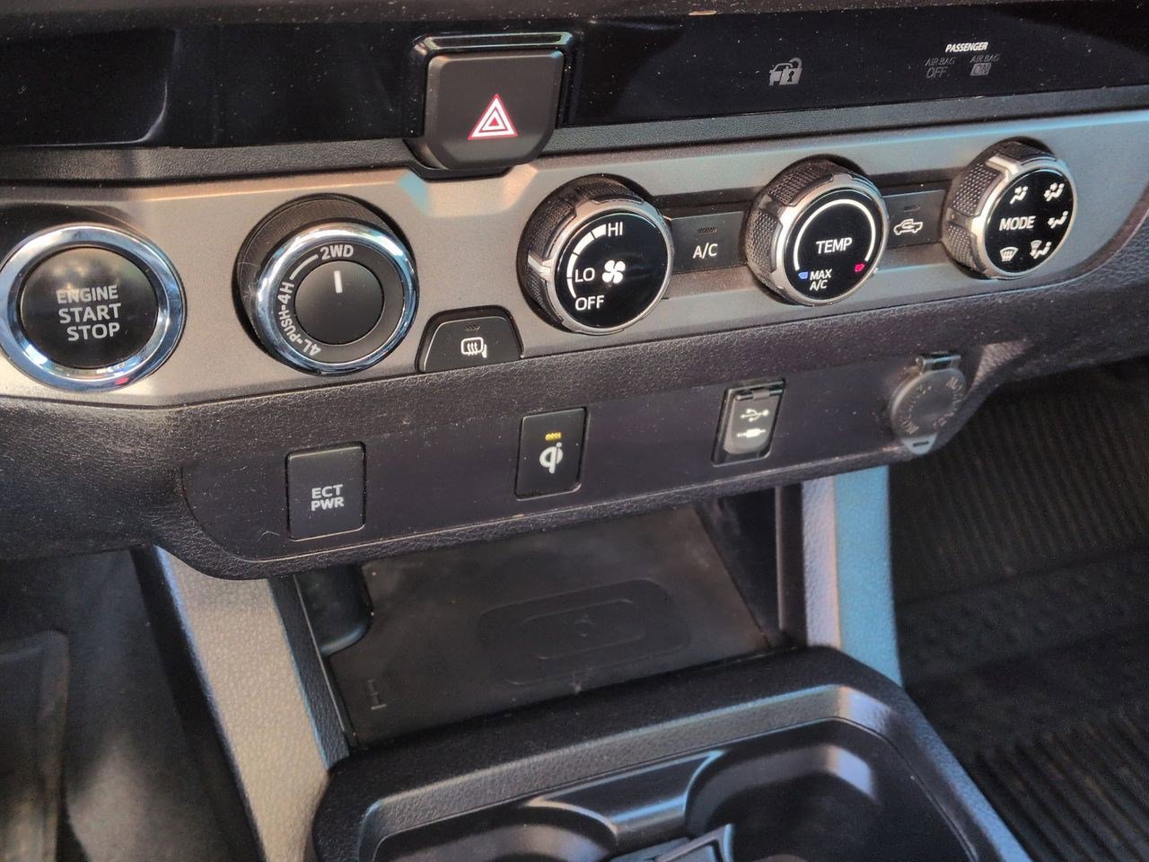 Thumbnail: 2016 Toyota Tacoma - 31