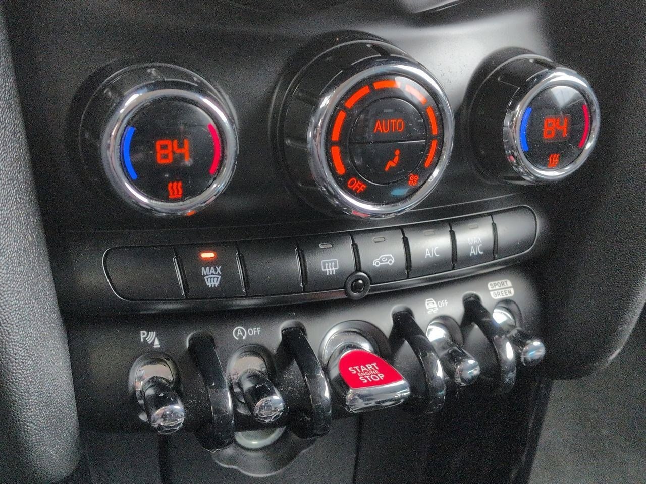 Thumbnail: 2018 MINI Cooper Hardtop - 25