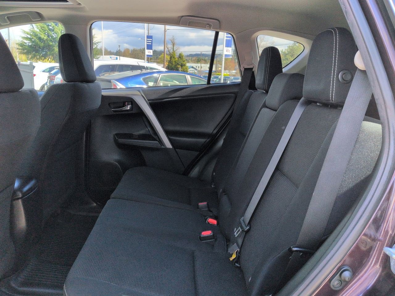 Thumbnail: 2017 Toyota RAV4 - 20