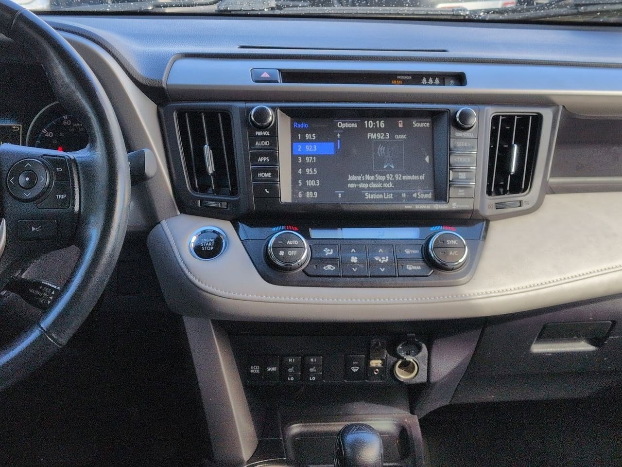 Thumbnail: 2018 Toyota RAV4 - 29