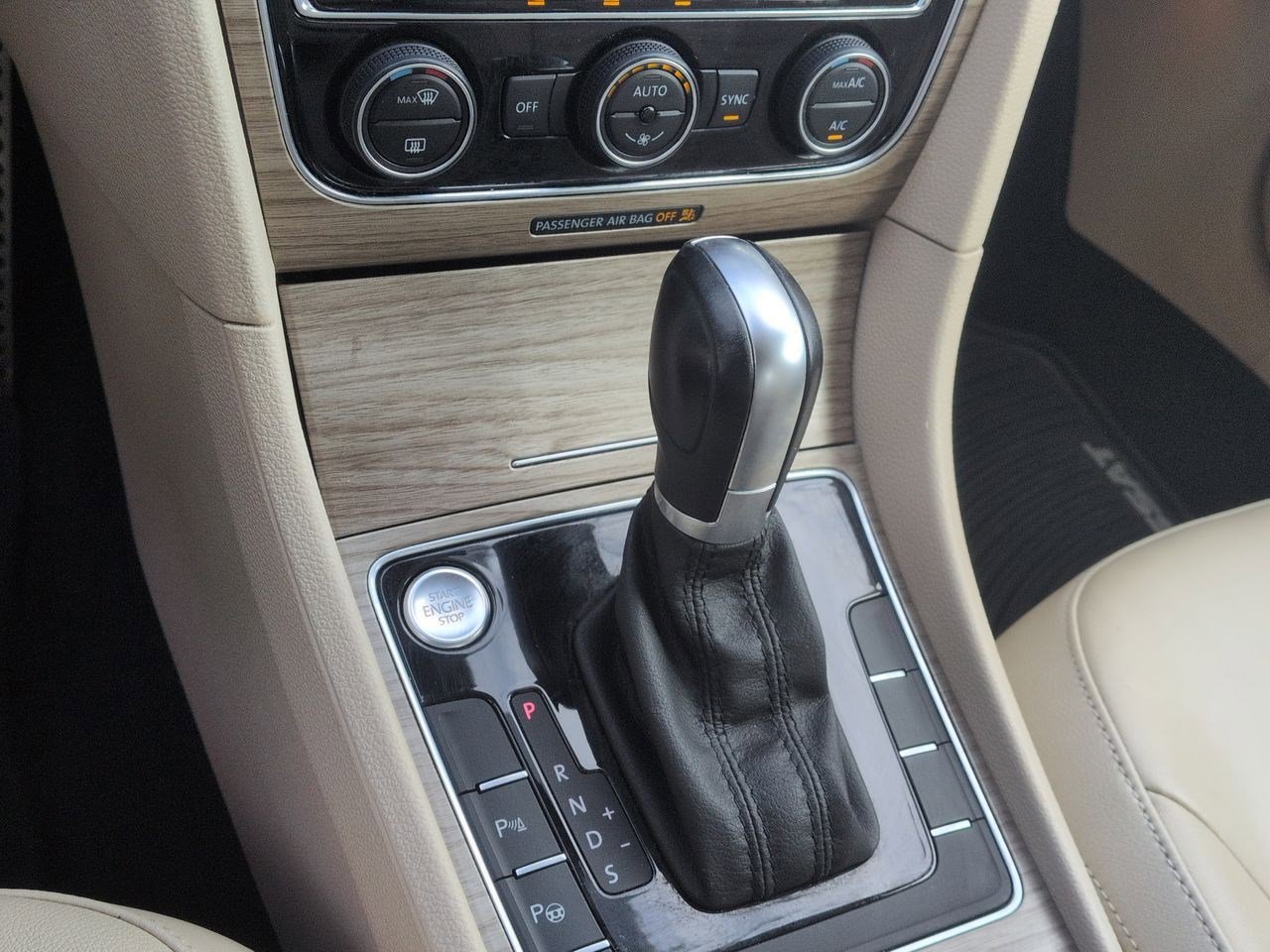 Thumbnail: 2017 Volkswagen Passat - 35