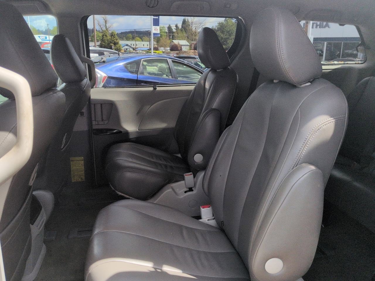 Thumbnail: 2011 Toyota Sienna - 18