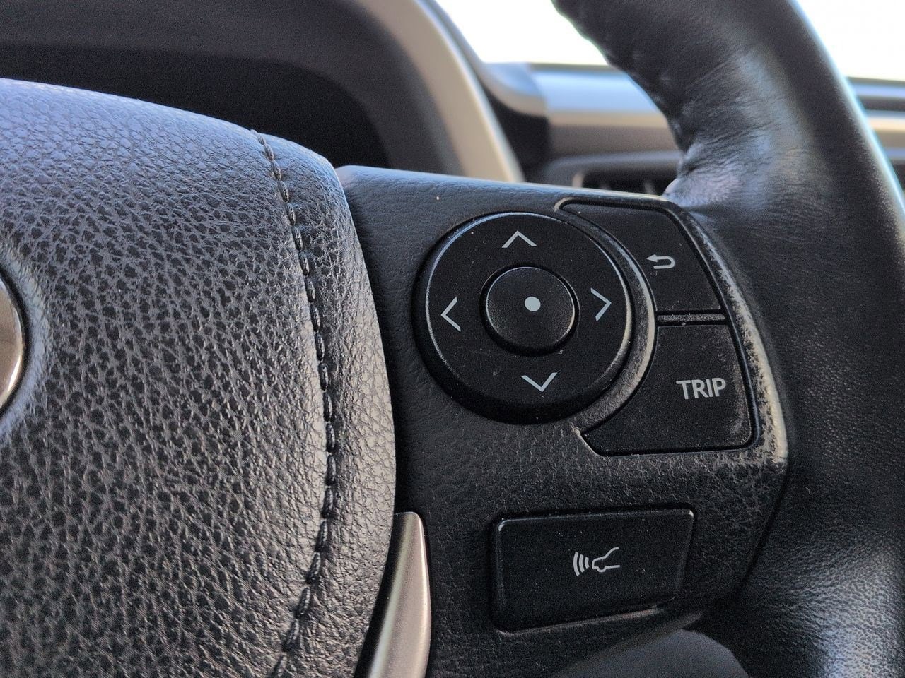 Thumbnail: 2018 Toyota RAV4 - 26