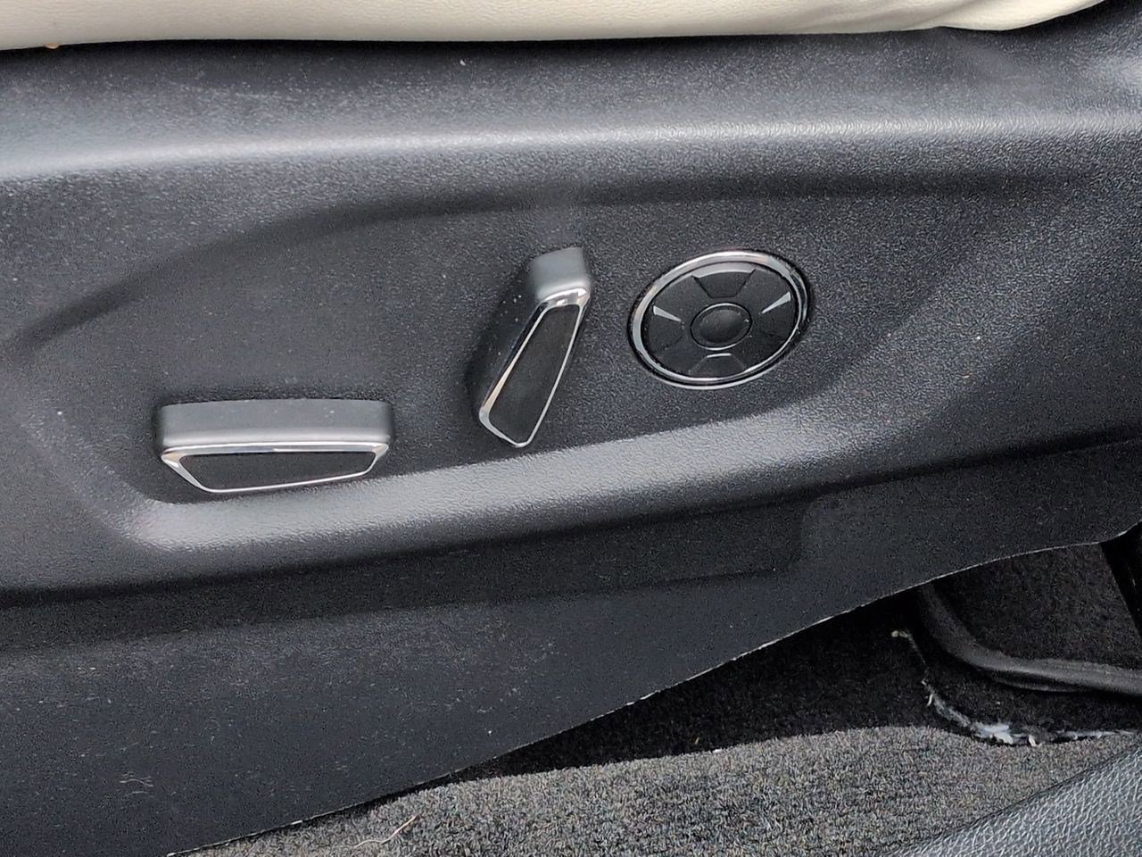 Thumbnail: 2017 Ford Explorer - 18