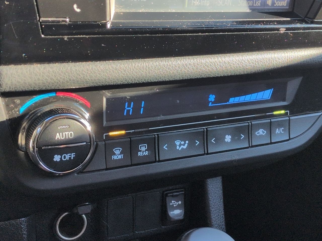 Thumbnail: 2014 Toyota Corolla - 29